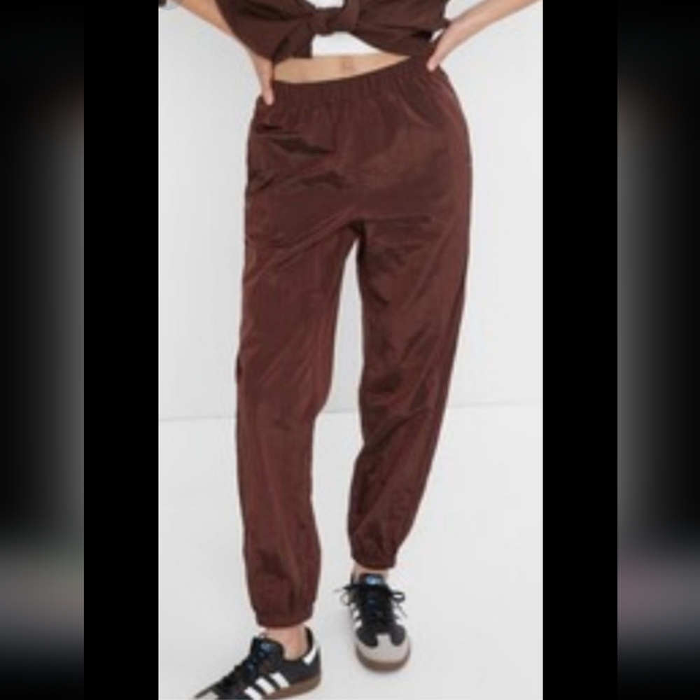 BLACK HIGH RISE JOGGERS PANTS - Picture 2 of 9